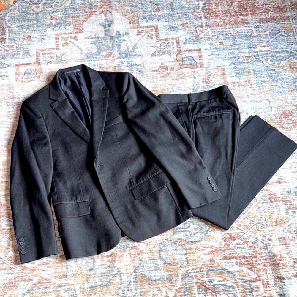 Men’s Mantoni Milan Italy Grey Suit